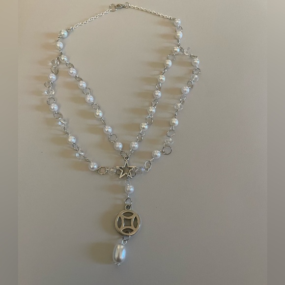 Handmade wired pearl and silver dainty necklace - Picture 2 of 3